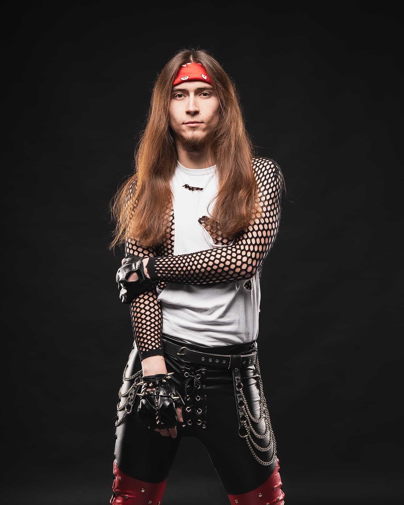Hans Beyer FORCE con vestuario glam